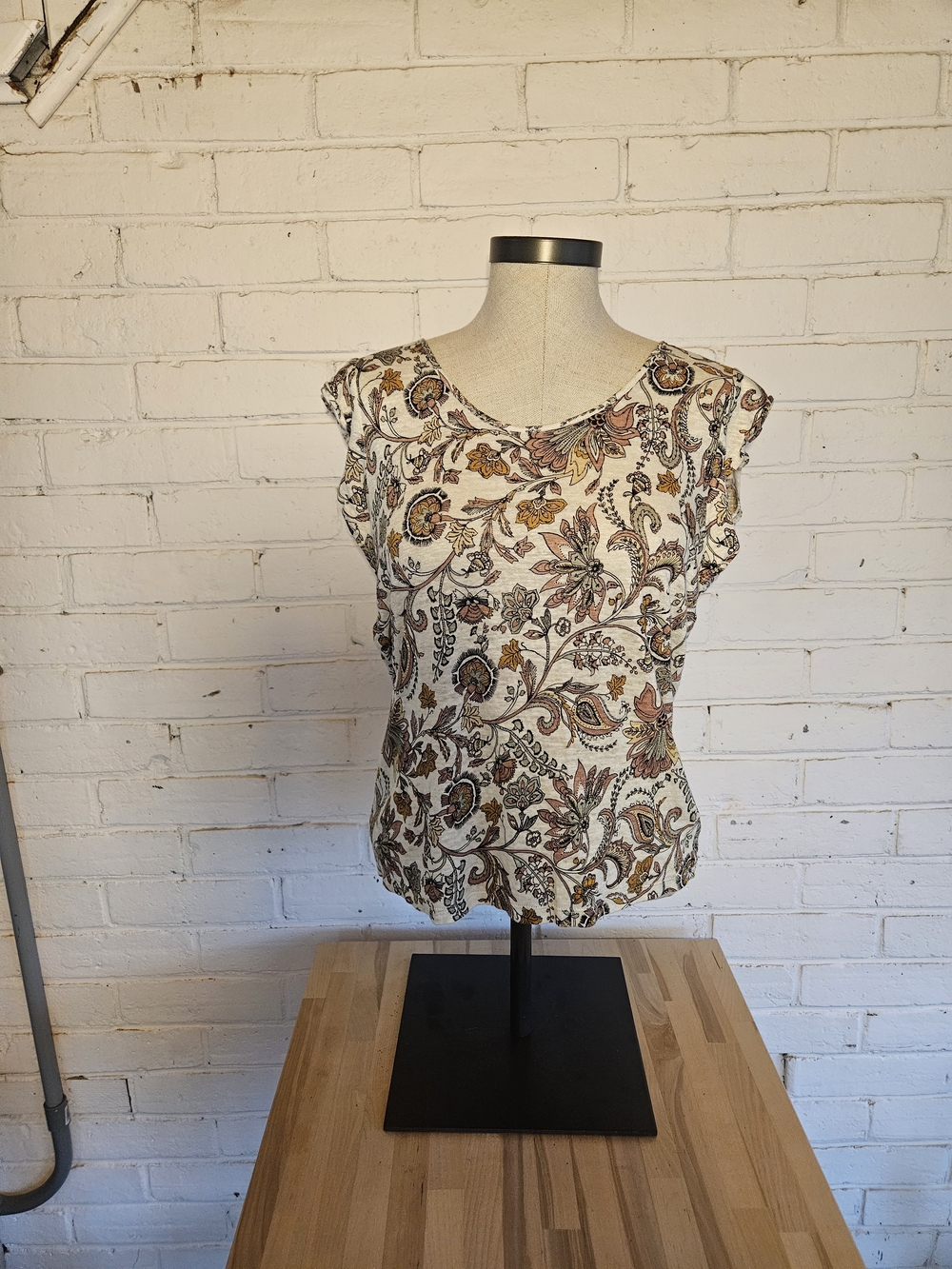 Rachel Zoe 100% Linen Cream & Paisley Ruffle-Sleeve Tee